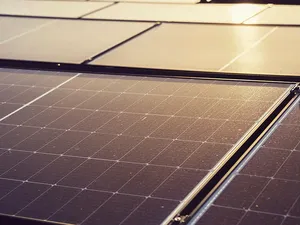 FOD: 85 procent Belgische installateurs rommelt met offerte en bestelbon van warmtepompen en zonnepanelen