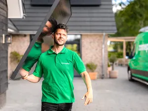 42 procent zonnepaneelkopers neemt direct ook een thuisbatterij, salderingsregeling stopt bijna en Zonneplan merkt het