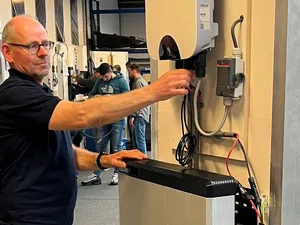 BDA start nieuwe opleiding thuisbatterij: ‘Nieuwe vaardigheden zonnepaneelinstallateur nodig’