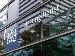 BBB wil dubbele energiebelasting bij thuisbatterijen vóór 1 januari opgelost hebben via Belastingplan, staatssecretaris zegt nog niets toe