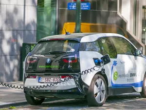 Historisch kantelpunt op Belgische automarkt, voor het eerst is helft nieuwe personenwagens volledig elektrisch