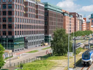 Enexis neemt stelling: ‘Alleen grote zonneparken bouwen waar vraag naar stroom is’