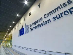 EU tikt Nederland op de vingers vanwege uitblijven regels over energiedelen met buren en vrije leverancierskeuze