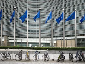 Europa minder afhankelijk van Chinese batterijen en zonnepanelen door miljardensteun voor eigen fabrieken