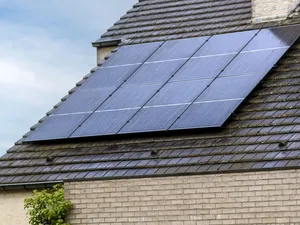 Fluvius versterkt actieplan voor uitvallende omvormers zonnepanelen