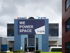 Zonnepanelenbouwer voor satellieten GTM Advanced Structures breidt productie uit