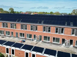 Woonbond wil dat energieprestatievergoeding volledig wordt afgeschaft vanwege einde salderingsregeling