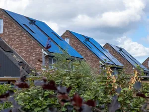 Tweede Kamer stemt voor stopzetten salderingsregeling zonnepanelen, Eerste Kamer aan zet