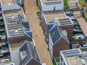 Goedkoopste aanbod dit jaar ruim 800 euro duurder, maar bijna helft Nederlanders vergelijkt energiecontract niet