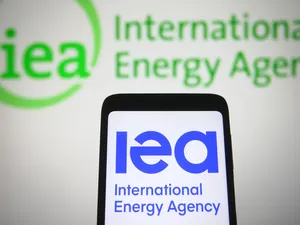 Windmolens en zonnepanelen halen gas in bij wereldwijde stroomproductie