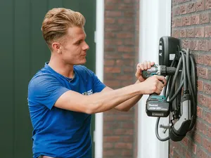 Netbeheerders betalen marktpartijen tot 5 euro per maand voor slim thuisladen