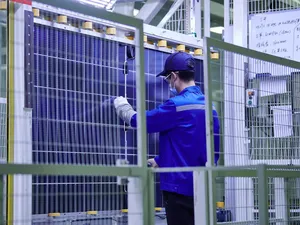 10 grootste zonnepaneelfabrikanten zien leveringen 31 procent dalen, LONGi en JinkoSolar aan kop