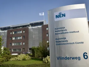 NEN: ‘Spanning verlagend apparaat voor omvormer zonnepanelen brengt risico’s met zich mee’