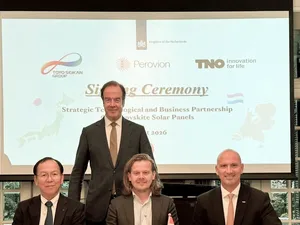 Intentieverklaring TNO, Perovion en Toyo Seikan brengt flexibele perovskietzonnecel flinke stap dichter bij de fabriek