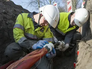 Netbeheerders waarschuwen voor stroomstoringen bij 800.000 huishoudens, problemen door zonnepanelen vallen mee