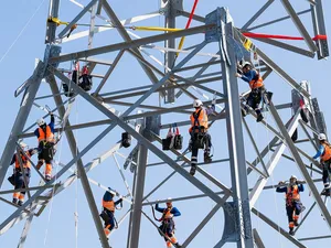 Netbeheerders blij met eerste crisismaatregelen voor overbelast stroomnet, maar roept kabinet op tot meer spoed