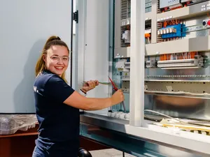 Installateurs krijgen nieuw register en masterclass om bedrijven te helpen bij vol stroomnet