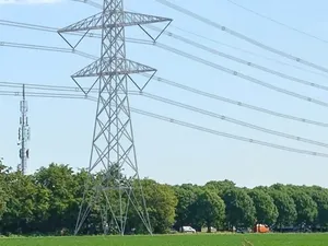 ‘Slimme batterijen bij trafostations maken ruimte voor 150 gigawattpiek extra zonnepanelen in Duits stroomnet’
