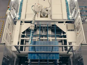 Tesla start productie nieuw zonnepaneel en levert minder batterijen