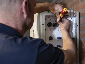 Ministerie verduidelijkt: thuisbatterijen vallen buiten nieuwe landelijke regels voor energieopslagsystemen