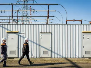 Batterijen halveren risico op afschakeling Belgische zonnepanelen