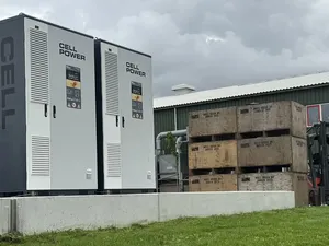 Tulpenkweker Niels Kreuk neemt batterij van 628 kilowattuur in gebruik
