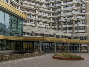 Wie betaalt de rekening van het nieuwe energiesysteem? Kamer bestookt minister met 122 vragen