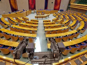 Politiek buitenspel bij overvol stroomnet, waakhond beslist wie voorrang krijgt en Tweede Kamer mag niet ingrijpen