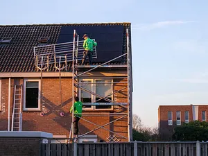 Vesteda en Zonneplan plaatsen 500 gratis thuisbatterijen in huurwoningen