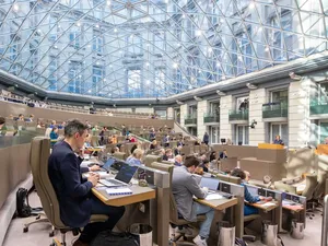 Gasprijs vliegt door 100 euro per megawattuur, Belgische voorraad slechts 62 procent gevuld: parlement vraagt minister om actie