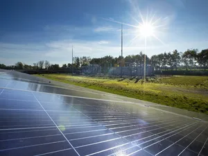 Zonneparken Overijssel lopen vertraging op door vol stroomnet, maar provincie houdt vast aan doelen voor 2030